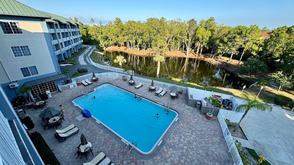 Best Western Naples Plaza Hotel — photo 3