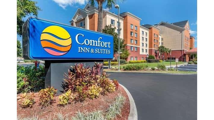 Comfort Inn & Suites Near Universal Orlando Resort-Convention Ctr. — photo 1
