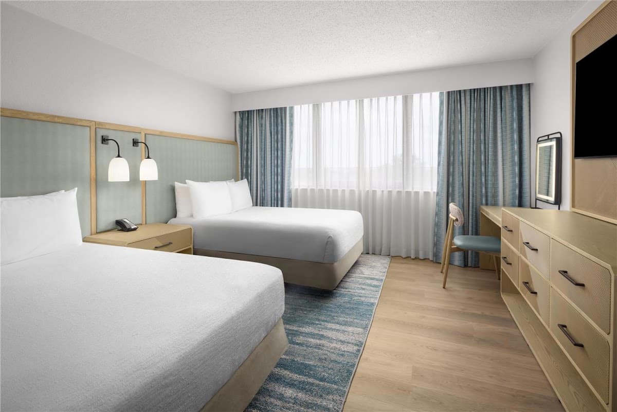 Embassy Suites by Hilton Orlando International Drive ICON Park — photo 2
