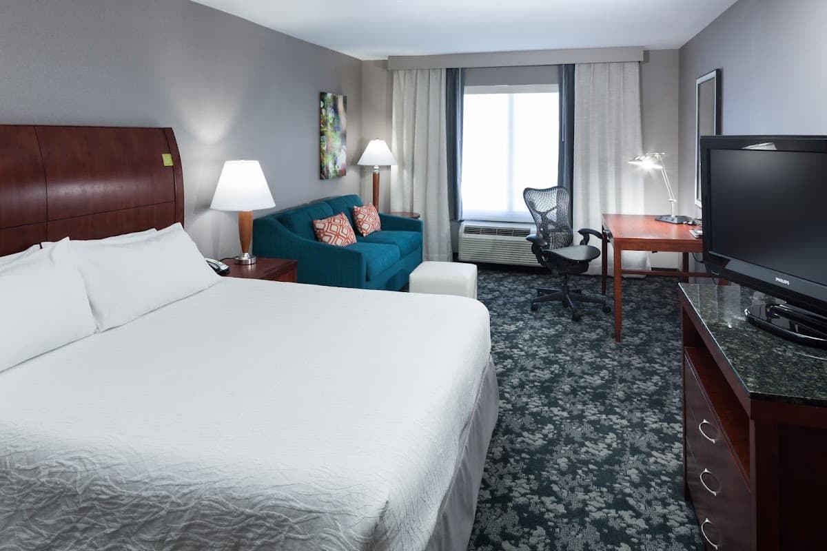 Hilton Garden Inn Naperville/Warrenville — photo 1