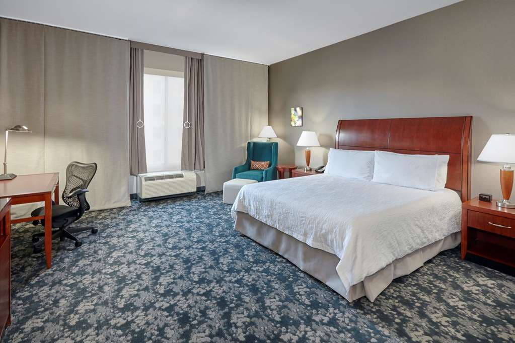 Hilton Garden Inn Naperville/Warrenville — photo 2