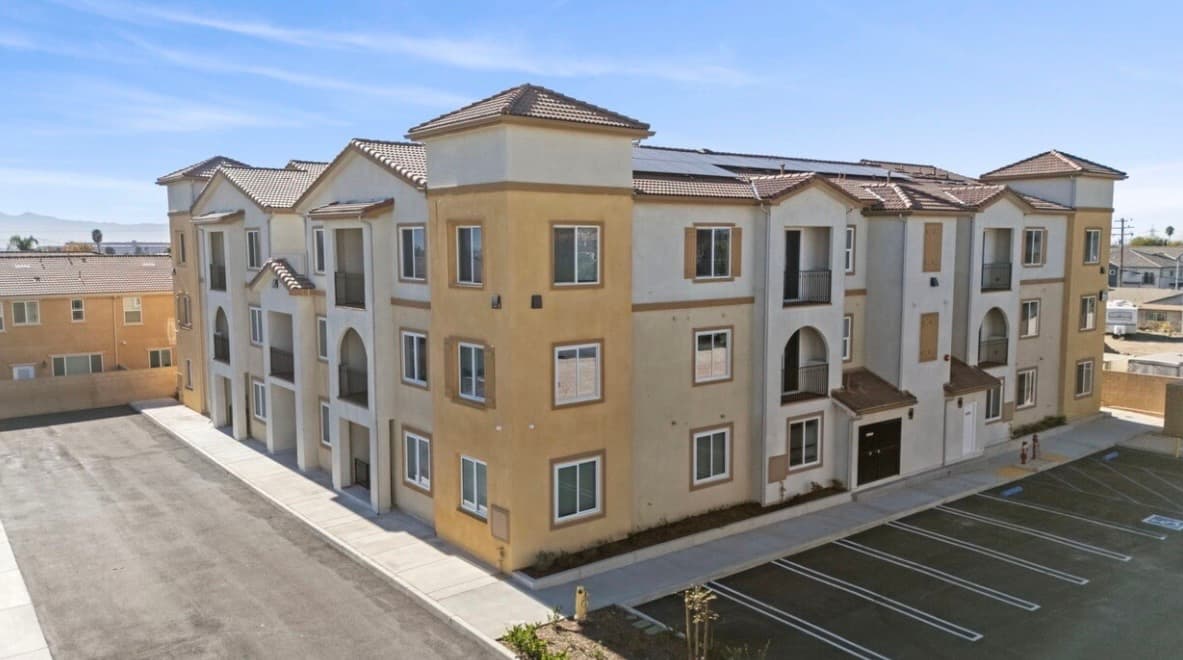 Solana Apartments — photo 1