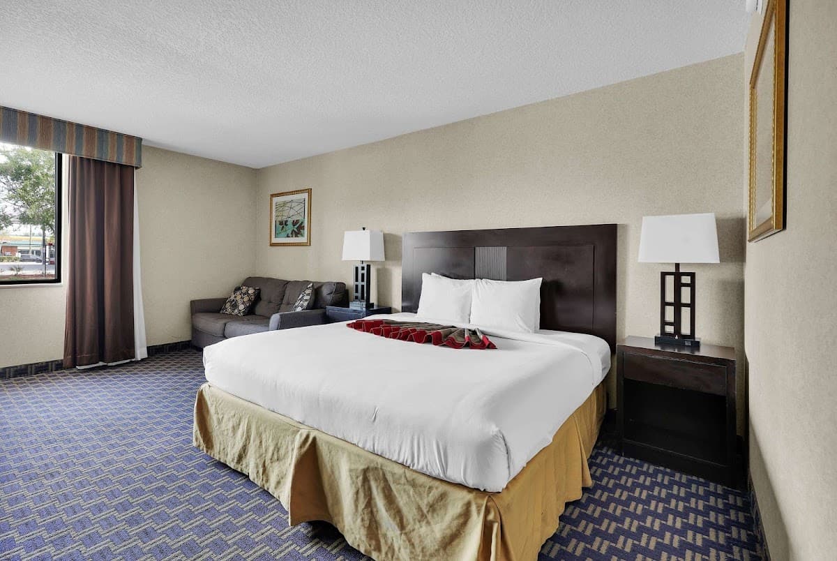 Ramada by Wyndham Jacksonville I-95 by Butler Blvd — photo 5