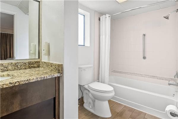 Quality Inn & Suites at Tropicana Field — photo 4