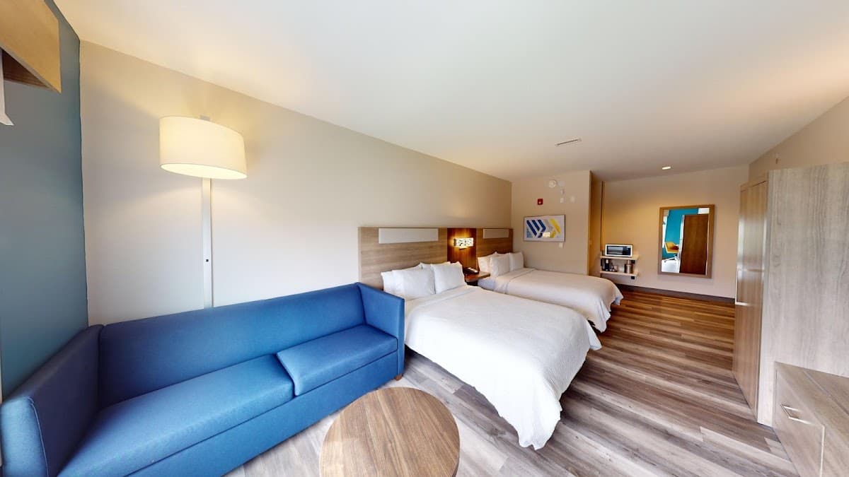 Holiday Inn Express & Suites Chicago Schaumburg by IHG — photo 2