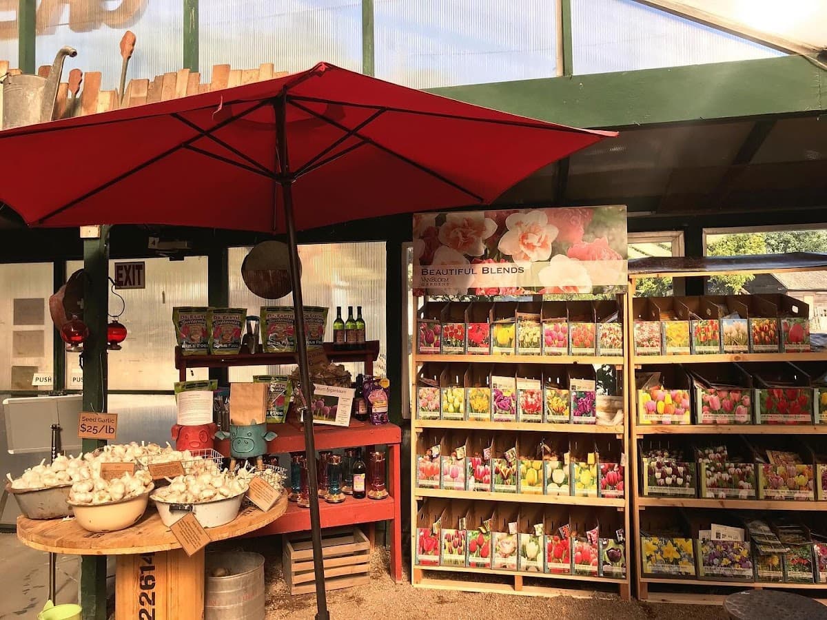 Edwards Greenhouse & Flowershop — photo 1