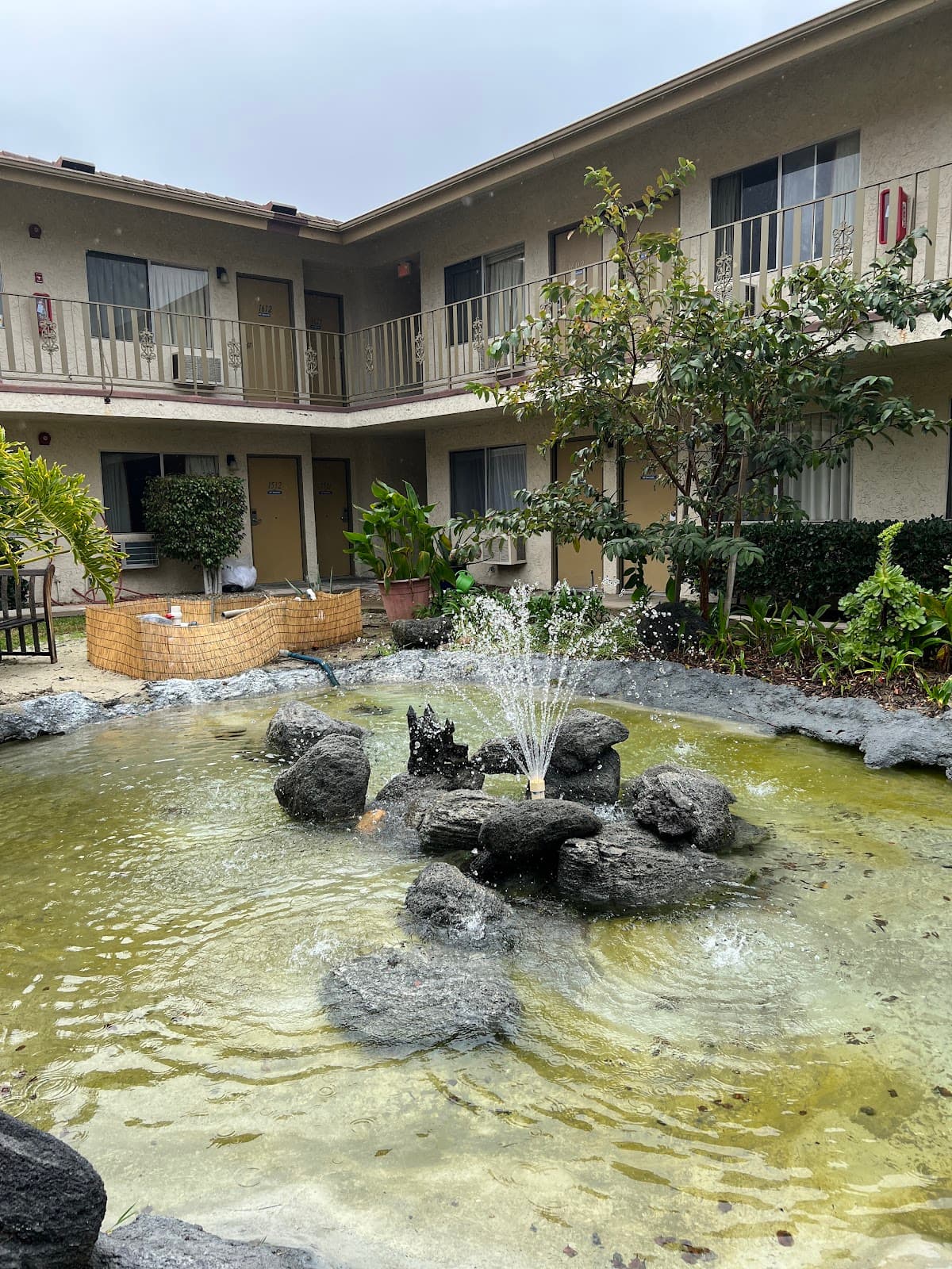 California Suites Hotel — photo 1