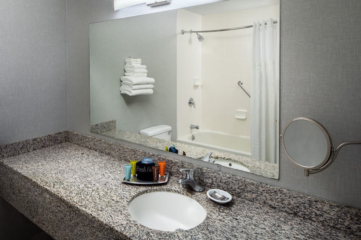 Golden Gables Inn Dazzler Select by Wyndham — photo 4