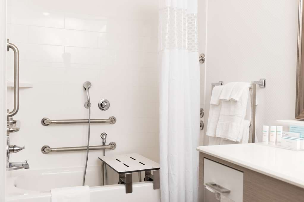 Hampton Inn & Suites La Crosse Downtown — photo 4