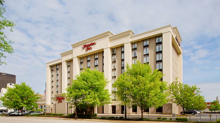 Hampton Inn Louisville Downtown — photo 1