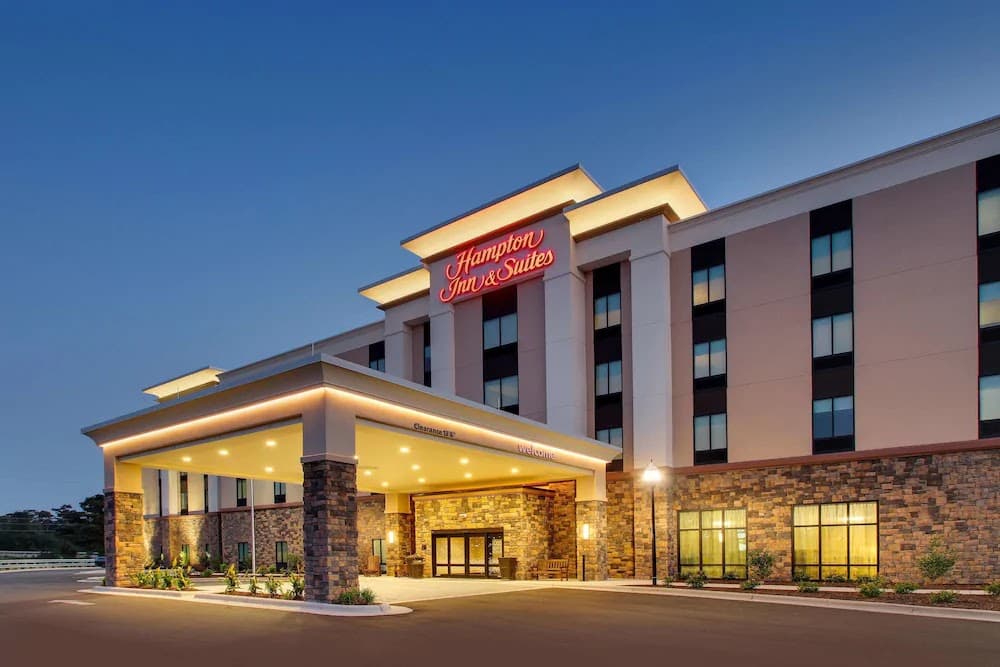 Hampton Inn & Suites Southport — photo 1