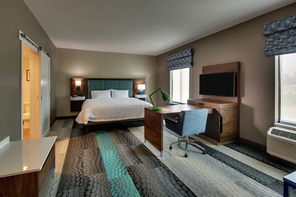 Hampton Inn & Suites Southport — photo 2
