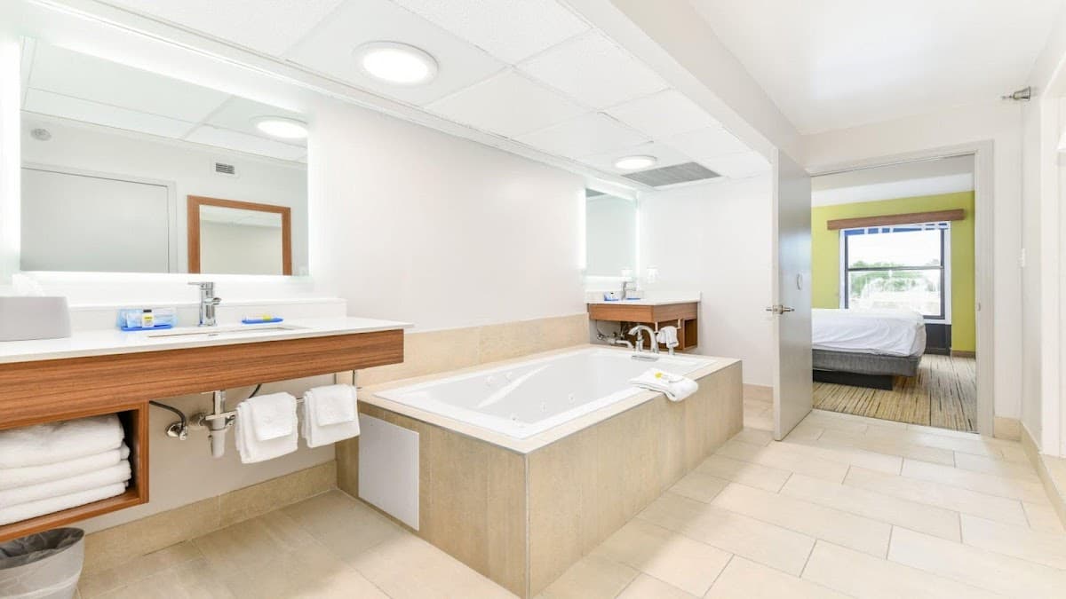 Holiday Inn Express & Suites Pigeon Forge/Near Dollywood by IHG — photo 4