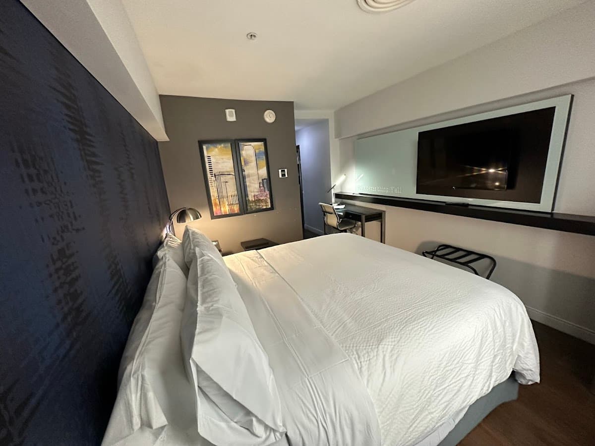 Holiday Inn Express Dallas Downtown — photo 5
