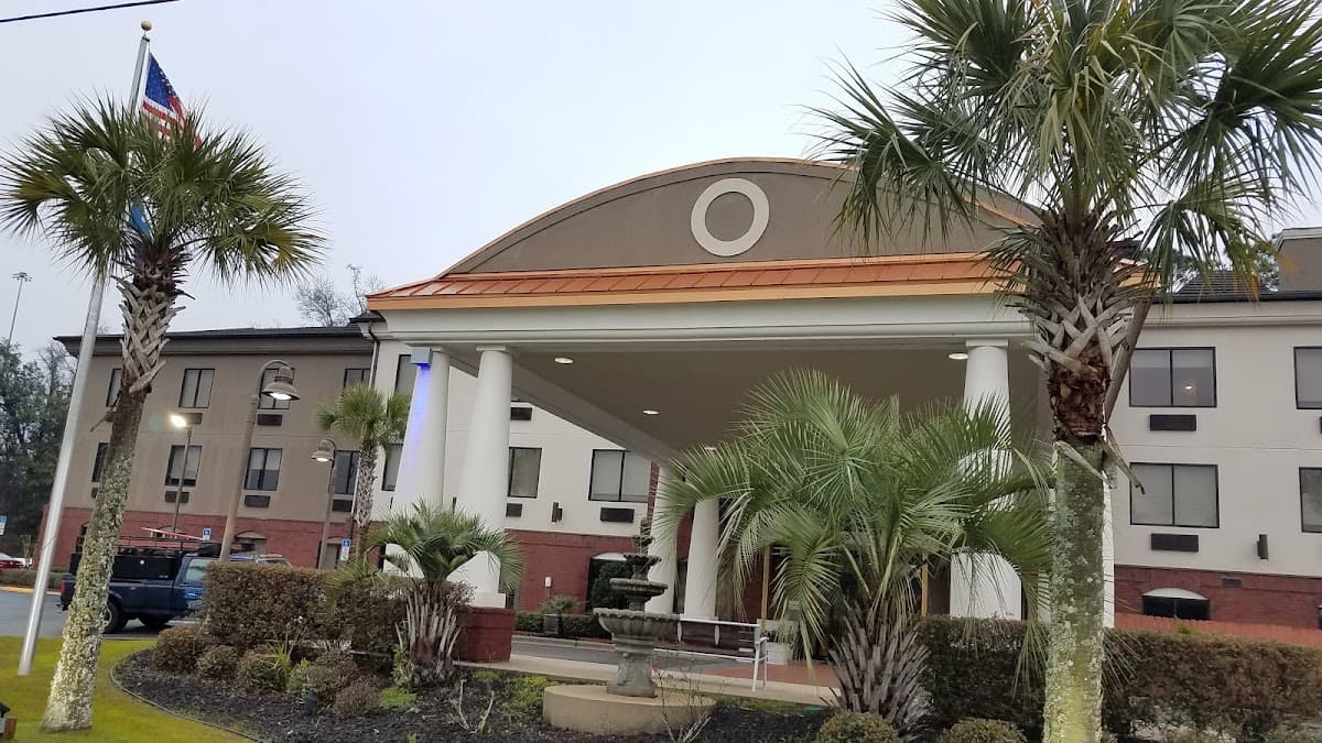 Holiday Inn Express & Suites Pensacola W I-10 — photo 1