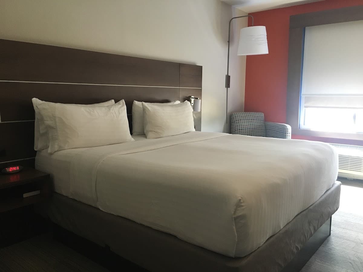 Holiday Inn Express & Suites Pensacola W I-10 — photo 4