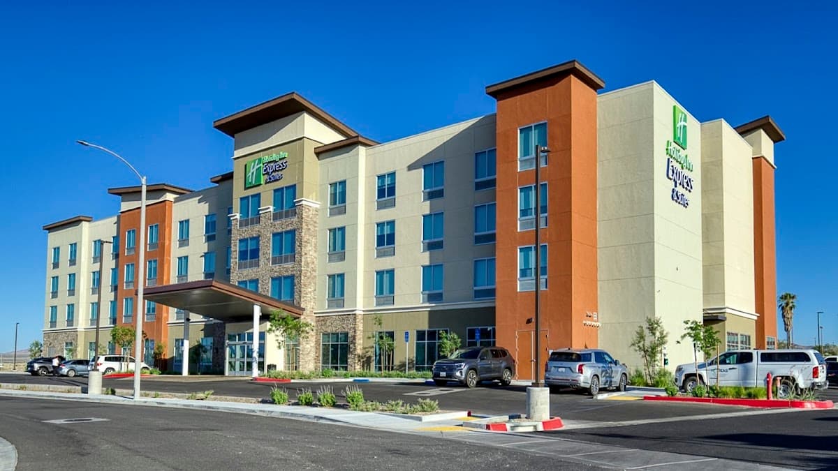 Holiday Inn Express & Suites Ridgecrest - China Lake by IHG — photo 1