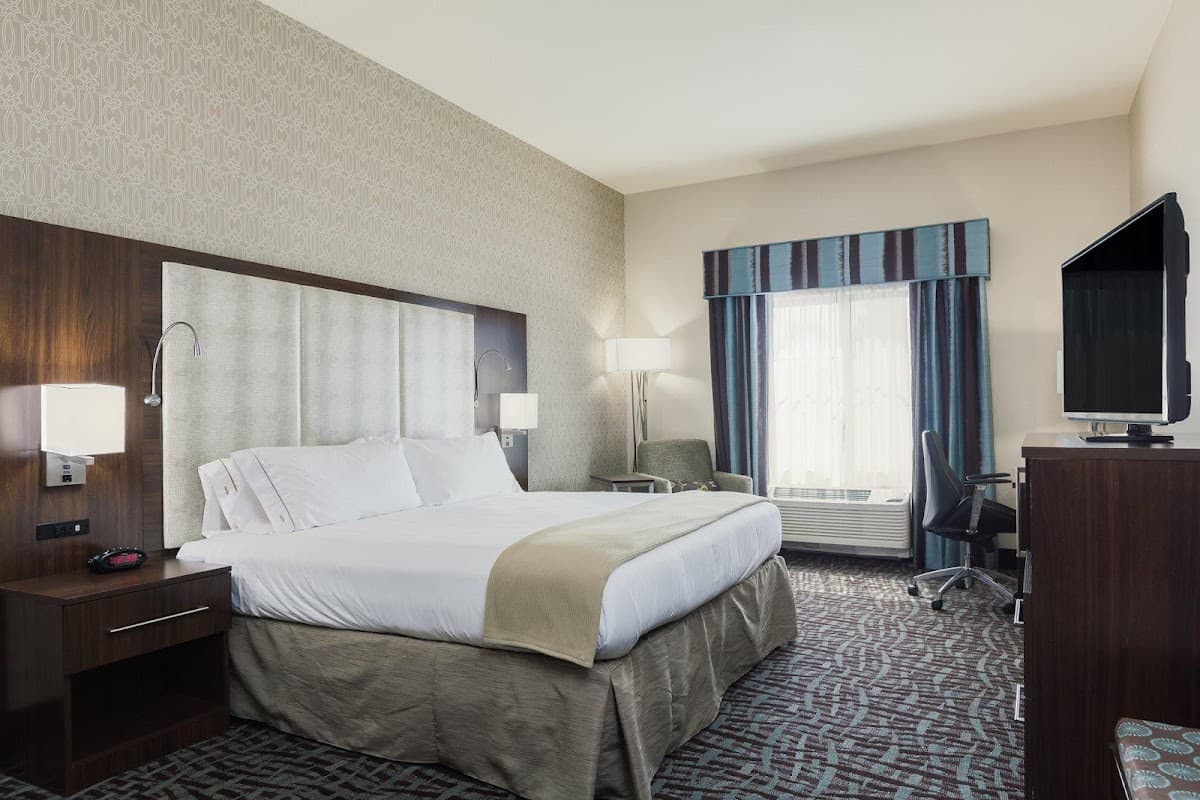 Holiday Inn Express & Suites Eureka by IHG — photo 2