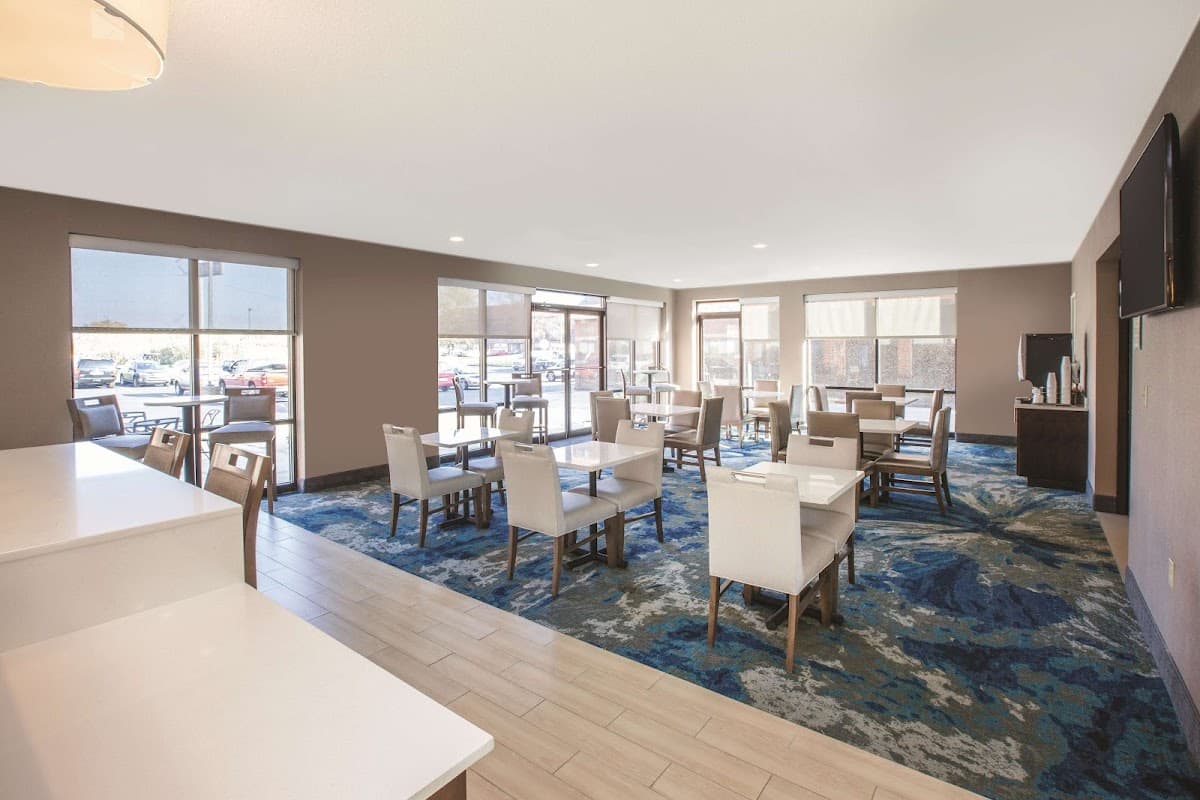 La Quinta Inn & Suites by Wyndham Philadelphia Airport — photo 5