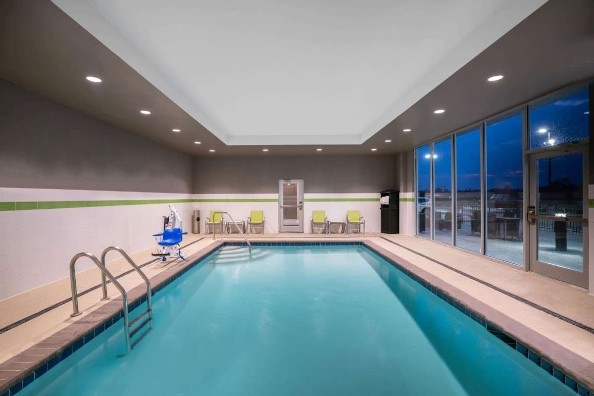 La Quinta Inn & Suites by Wyndham West Memphis — photo 3
