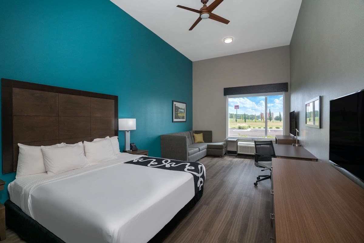 La Quinta Inn & Suites by Wyndham West Memphis — photo 4