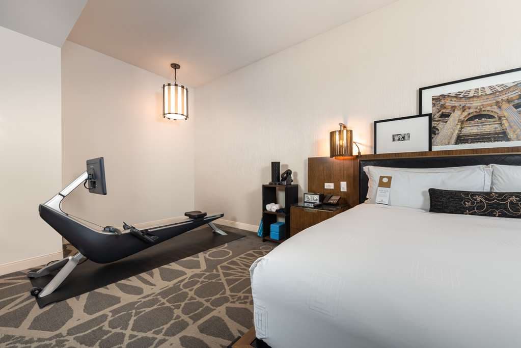 LondonHouse Chicago, Curio Collection by Hilton — photo 4