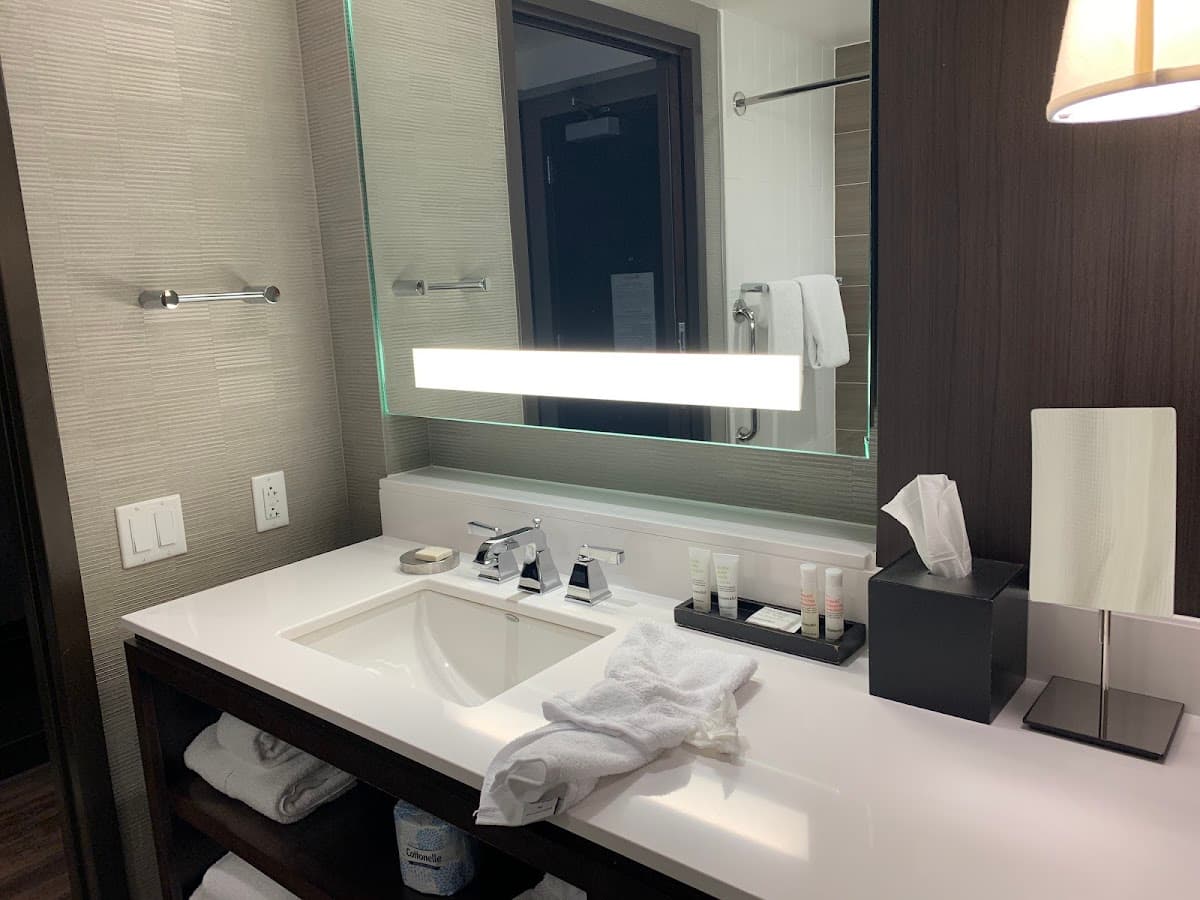 Buffalo Marriott at LECOM HARBORCENTER — photo 4