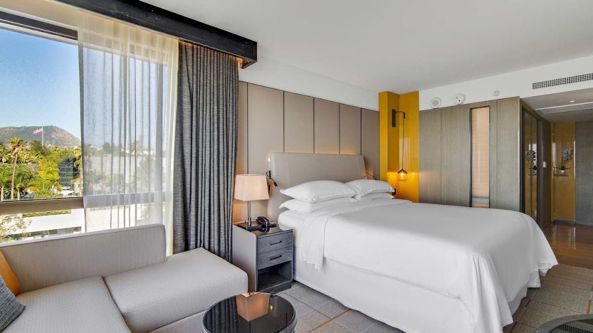 Sheraton Universal Hotel — photo 1