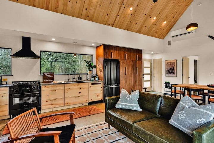 Guesthouse in Sandpoint — photo 1