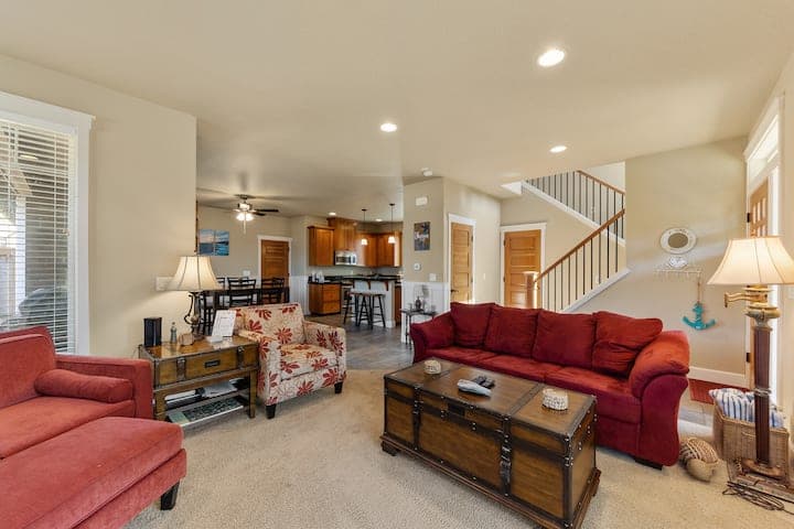 Home in Pacific City — photo 1