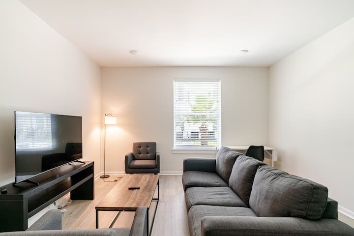 Rental unit in Houston — photo 1