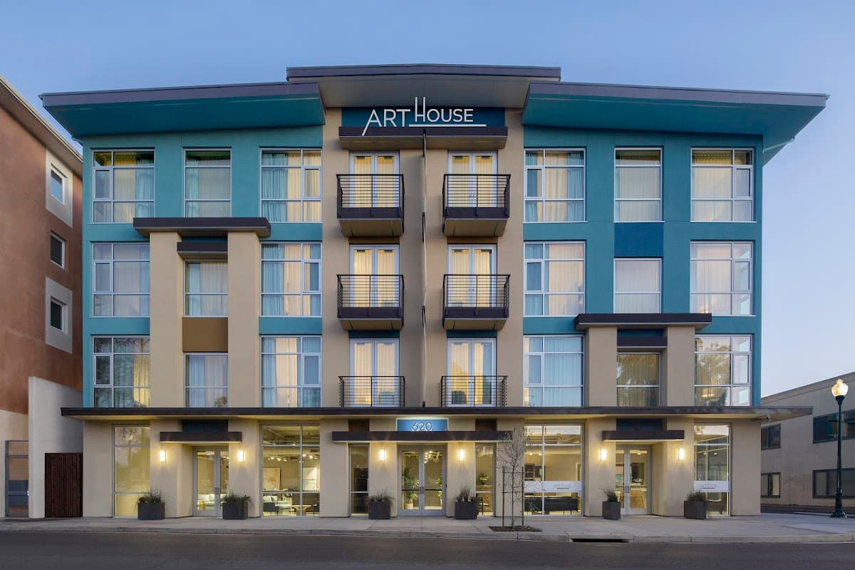 Art House Hotel & Suites — photo 1