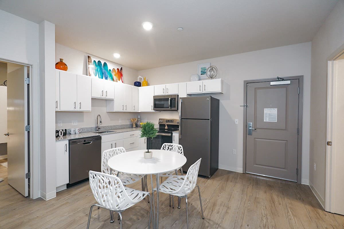 WaterWalk Extended Stay Kansas City - Overland Pk — photo 4